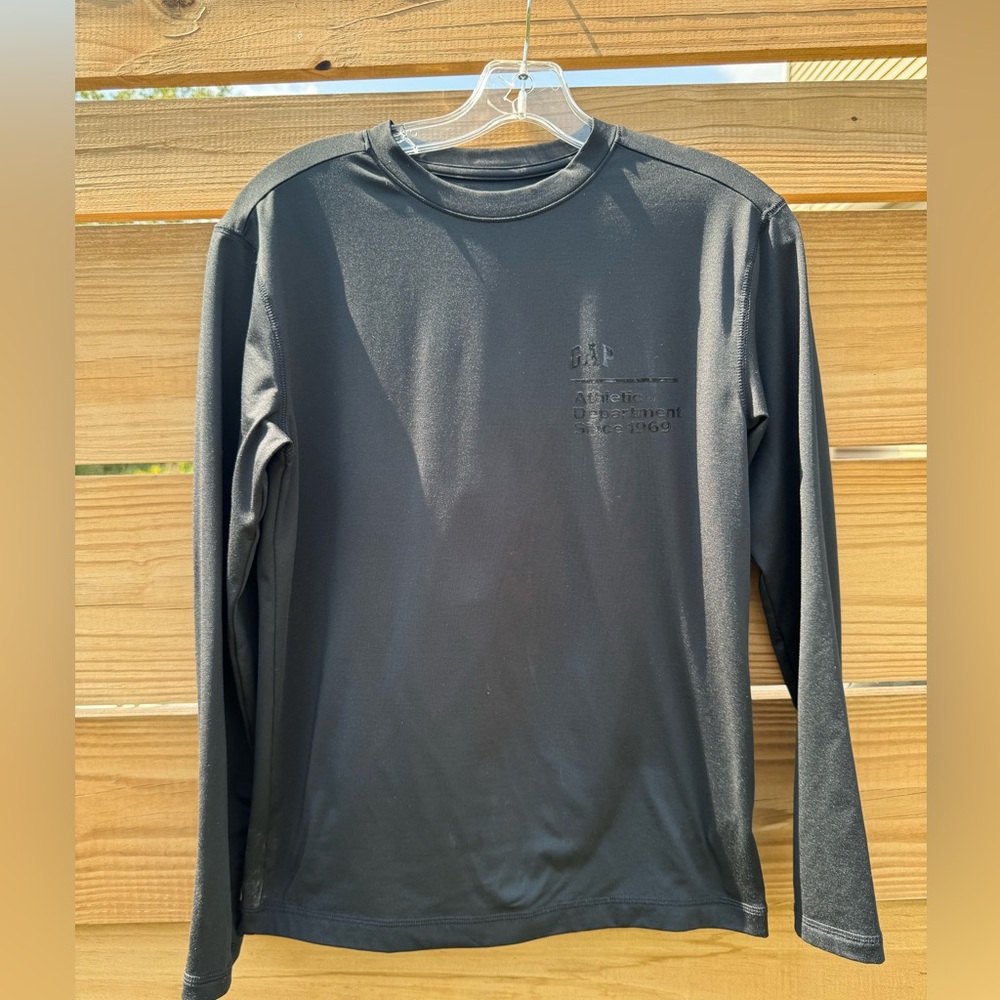 GAP boys Dri-Fit long sleeve Tshirt